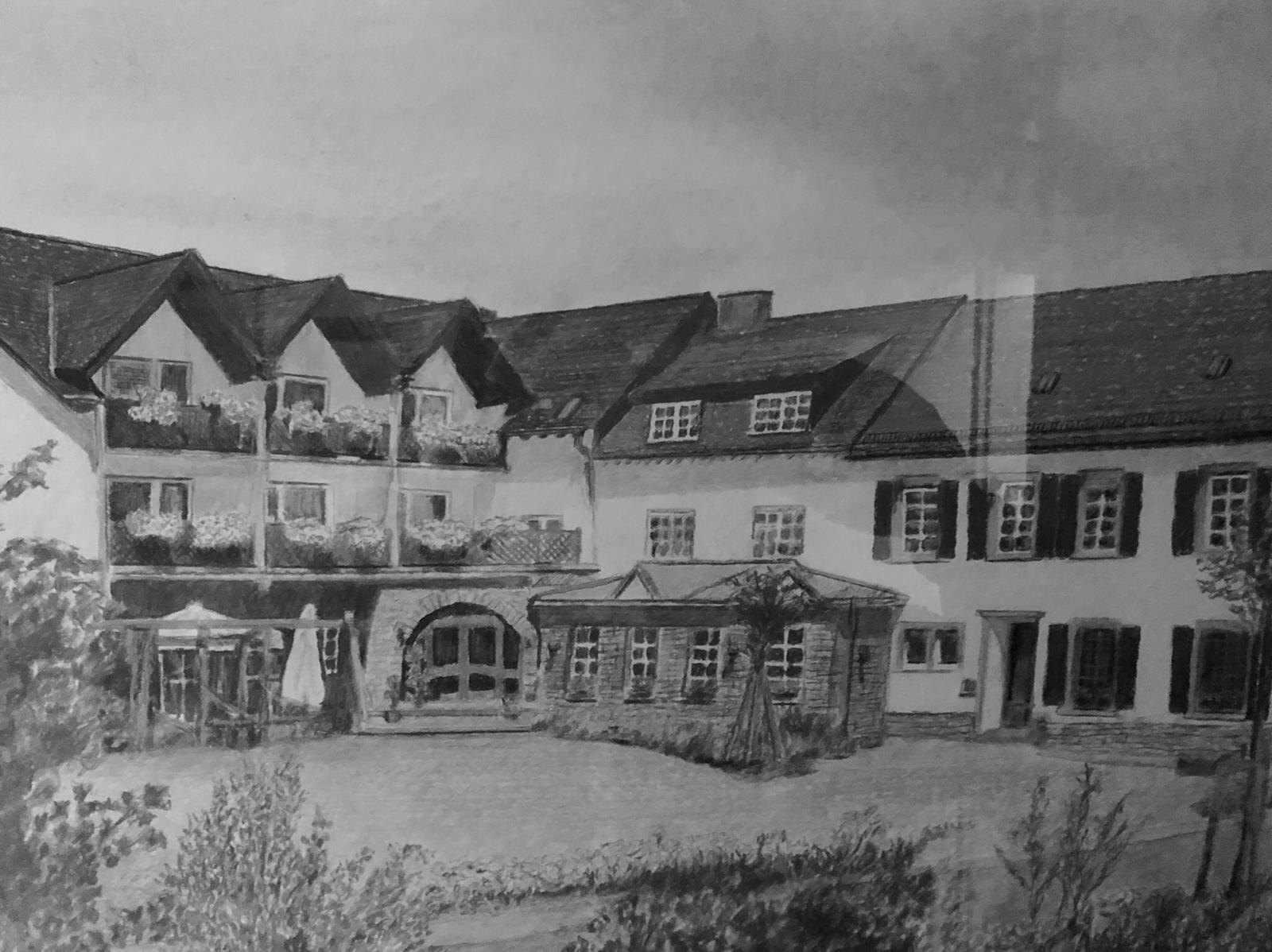 Bleistift-Zeichnung des Landhaus Schend in Immerath mit Innenhof und Eingang